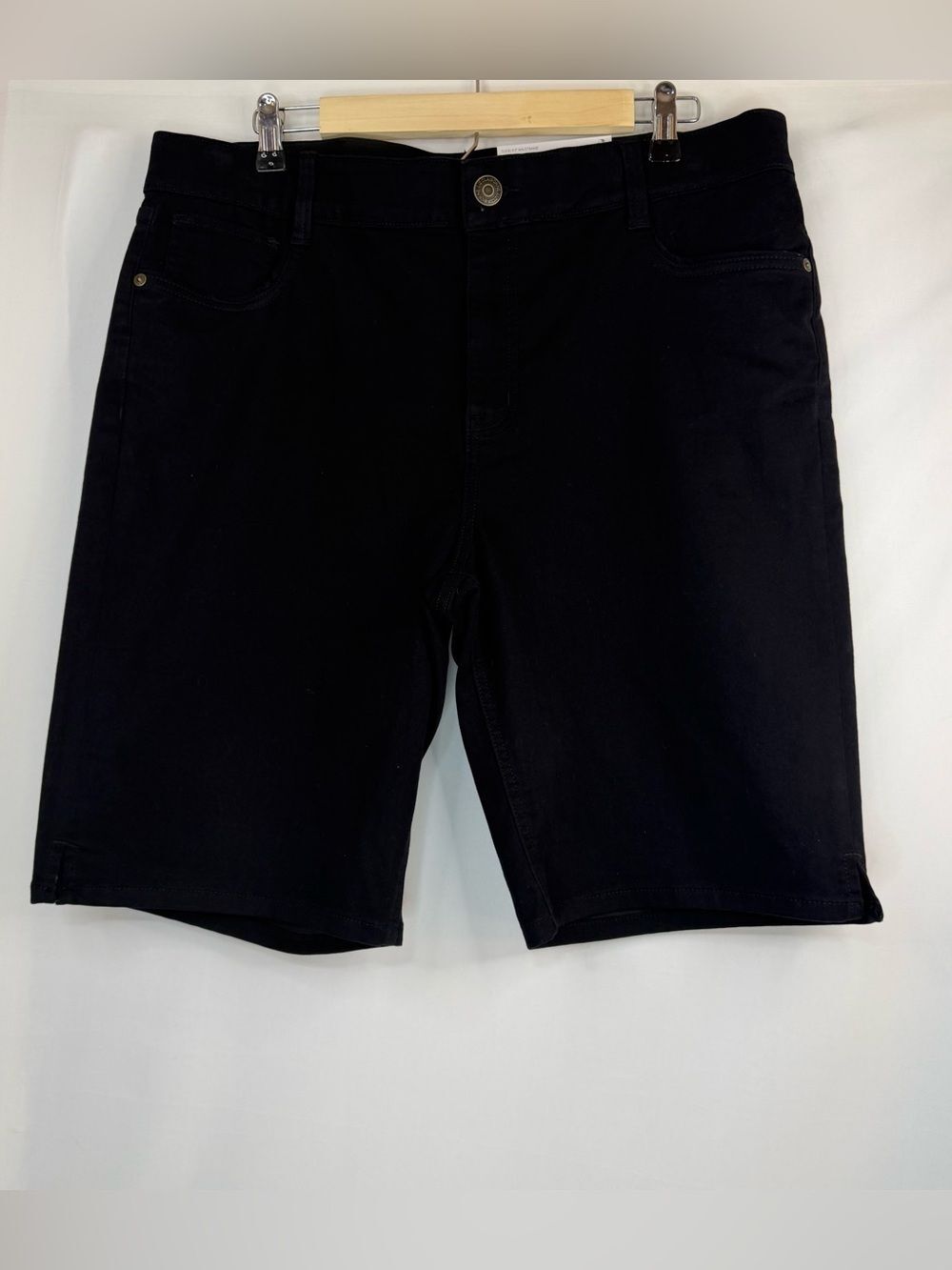 Size 16 Slimming Liz Claiborne Sara Mid Rise Bermuda Shorts Black
